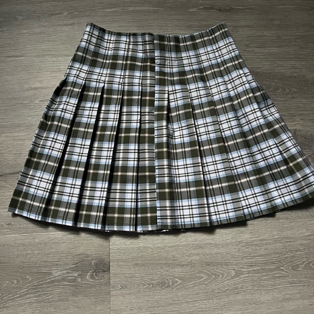 Women’s Plaid Pleated Skirt in Green and White